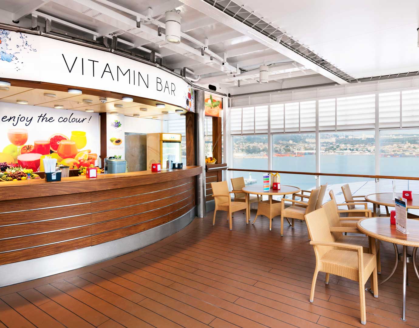 rejs statkiem MSC Armonia 43 Vitamin Bar