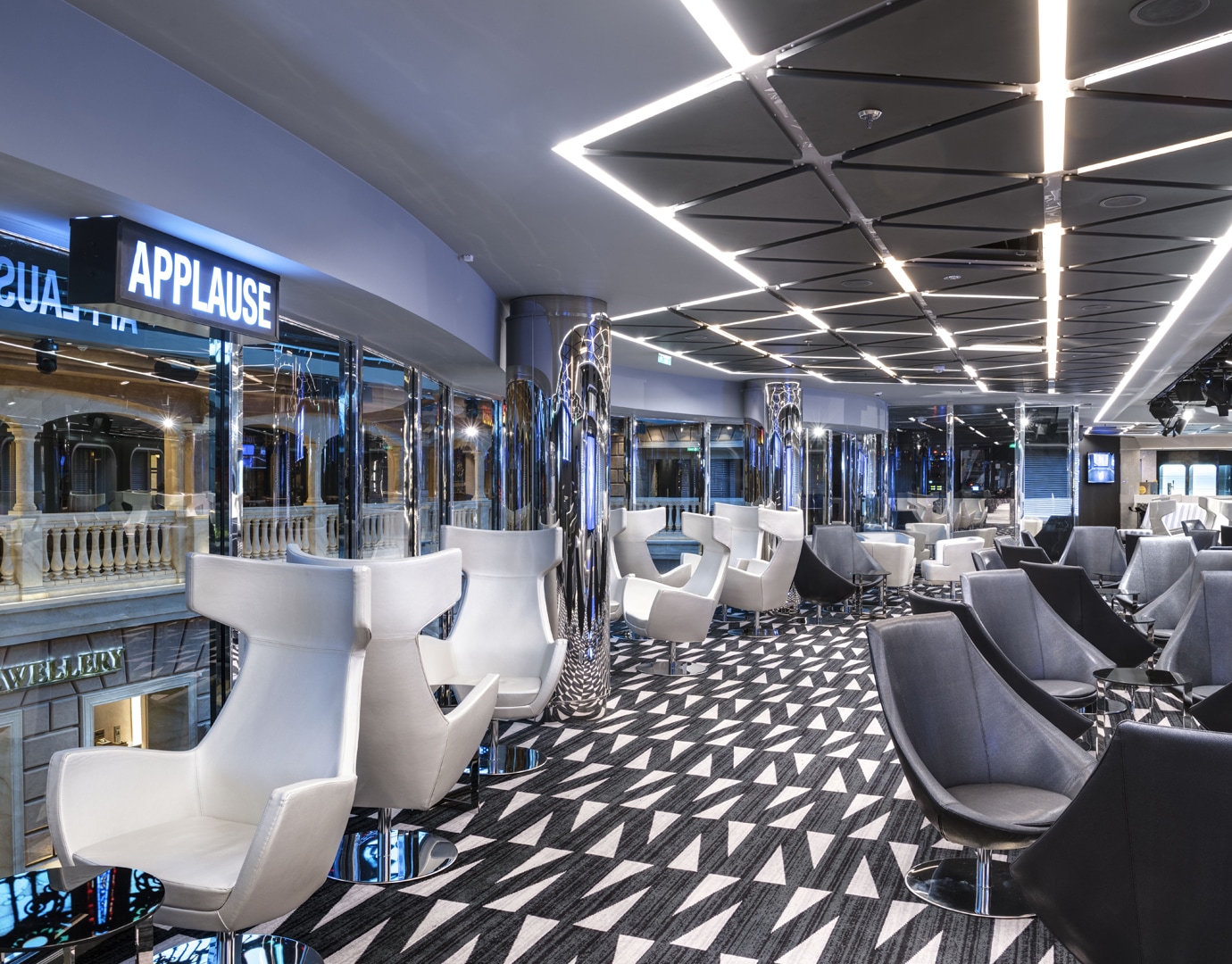 rejs statkiem MSC Bellissima 68 TV Studio & Bar