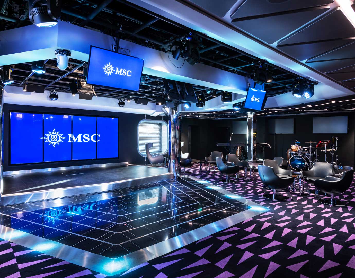 rejs statkiem MSC Bellissima 92 TV Studio & Bar